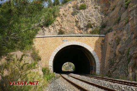 Jeden z kratičkých tunelů u Méjean, 22. 5. 2022 © Libor Peltan