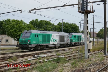 Miramas: vyčkávající Alstomy Prima (BB 75000), 22. 5. 2022 © Libor Peltan