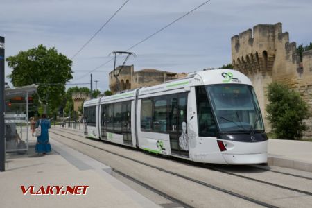 Avignon: Alstom Citadis Compact na konečné u městských hradeb, 24. 5. 2022 © Libor Peltan