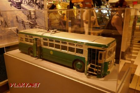 New York Transit Museum: model brooklynského trolejbusu z roku 1948