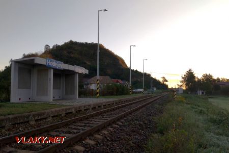 Zastávka a trať smer Jesenské; 3.10.2022 © Miroslav Sekela