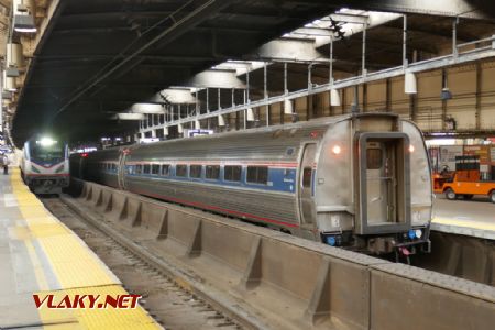 Newark Penn Station: setkání ACS-64 a Amfleet, 27. 7. 2022 © Libor Peltan