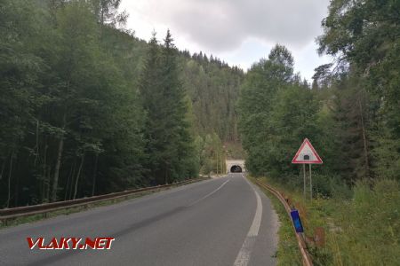 Dopravná, avšak neželezničná zaujímavosť - prvý cestný tunel na Slovensku © Jaro Vybo, 17.8.2022