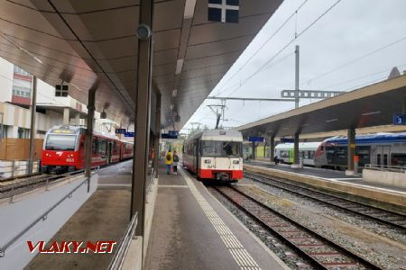 La Chaux-de-Fonds, setkání vlaků CJ, transN a SNCF, 28.9.2022, © Tomáš Kraus