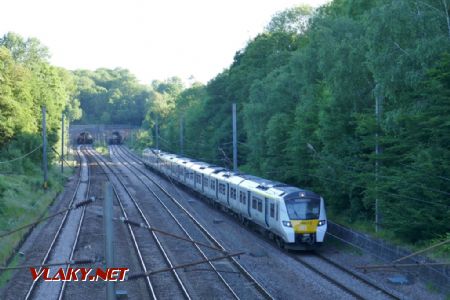 Hadley Wood: Siemens Desiro City řady 700/0 Thameslink, 13. 6. 2022 © Libor Peltan