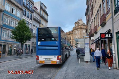 Porto, dvoupatrový autobus na lince 500 pod nádražím São Bento, 9.6.2023, Tomáš Kraus