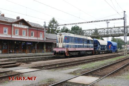 Rušeň 721.113 zvečnený pri nasadení na pracovnom vlaku, Čáslav, 20.9.2021 © Peter Bado