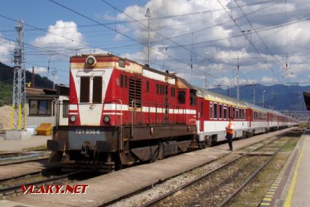 Jedna z úloh žilinských záloh a ťapiek všeobecne, vytláčanie súpravy zo stanice počas napäťovej výluky, Žilina, 1.6.2022 © S.Langhoffer