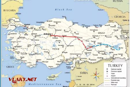 Mapa projeté oblasti - modrá busem, červená vlakem