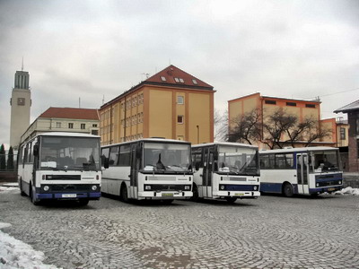 15.11.2007 - Hradec Králové hl.n.: autobusy NAD při výluce Káranice - Chlumec nad Cidlinou - Velký Osek © PhDr. Zbyněk Zlinský