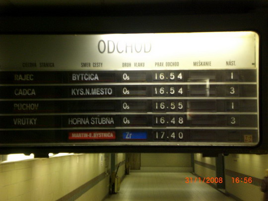 31. 1. 2008 - Všimnite si odchody vlakov a ich postupnosť © Marek Kováč