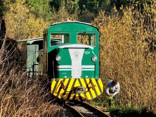 15.3.2008 - Pracovní vlak s Rábou odpočívá na trati © Karel Kunc