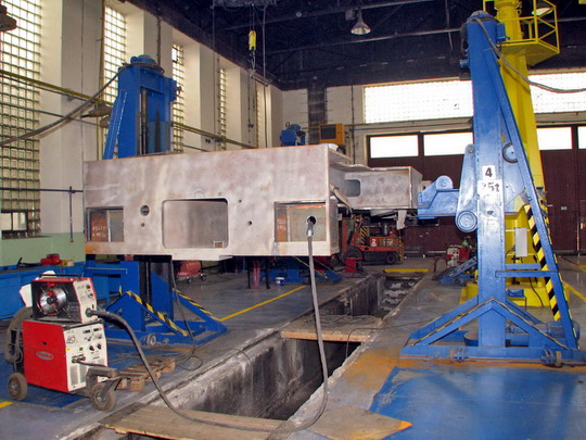 22.05.2008 - CZ LOKO Jihlava: montážní hala - příprava dalšího rámu © PhDr. Zbyněk Zlinský