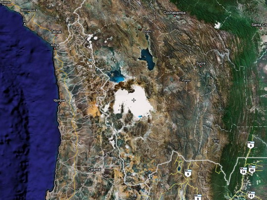 Salar de Uyuni na satelitnej snímke © Google