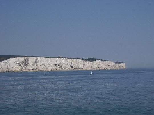 23.5.2008 - Dover: Pohled z trajektu na známé bílé útesy © Jiří Slavíček