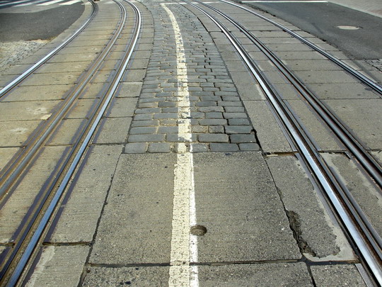 Splítka rozchodů 1 000 a 1 435 mm před nádražím (18.8.2007) © PhDr. Zbyněk Zlinský - ZOBRAZ!