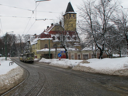 25.02.2009 - Liberec: dvojice vozů č. 50 (T3M) + 76 (T3M) odjíždí z konečné linky 3 Lidové sady © PhDr. Zbyněk Zlinský