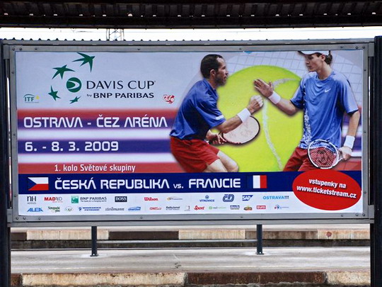 01.03.2009 - Olomouc hl.n.: pozvánka na utkání Davis Cupu do Ostravy na druhém nástupišti  © Radek Hořínek