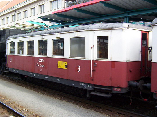 Clm 4-6324 na zvláštním vlaku do Solnice v žst. Hradec Králové hl.n. dne 29.10.2004 © PhDr. Zbyněk Zlinský