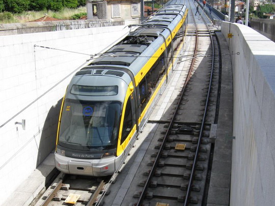 06.06.2009 - Porto - linka metra cez Ponte Luis I © František Halčák