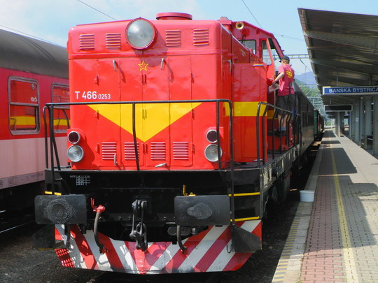 Nablýskaný "Pišta" v čele požiarneho vlaku © Mgr. R.Kadnár 2009