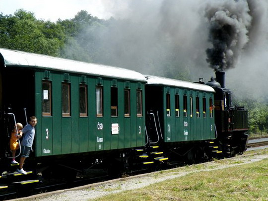 Historický vlak v žst. Dubová © Mgr. R.Kadnár 2009