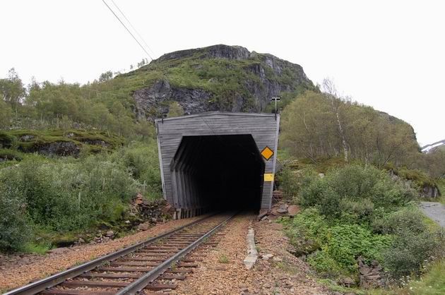 Tunel na trati Myrdal - Flam. 18.8.2009. Vatnahalsen © Laborec425