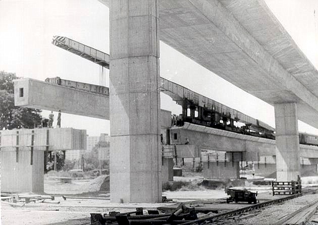 Dialnično-železničný most v Bratislave počas výstavby (80. roky 20. stor.) © archív ŽSR MDC