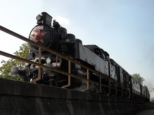 Praní vlak projíždí Želechovice nad Dřevnicí © Karel Válek
