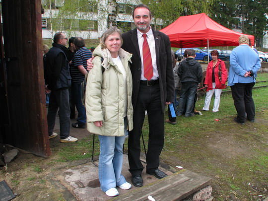 Spokojená Helena s panem senátorem, též spokojeně se tvářícím © PhDr. Zbyněk Zlinský