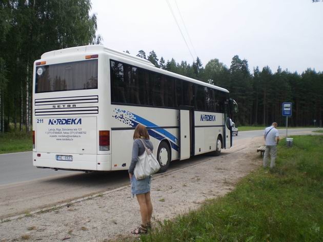Autobus společnosti Nordeka během pauzy na zastávce Smiltenes pagrieziens. 17.8.2010 © Jan Přikryl