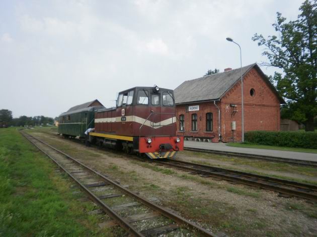 Aluksne: lokomotiva připojena, vlak zpět do Gulbene připraven. 17.8.2010 © Jiří Mazal