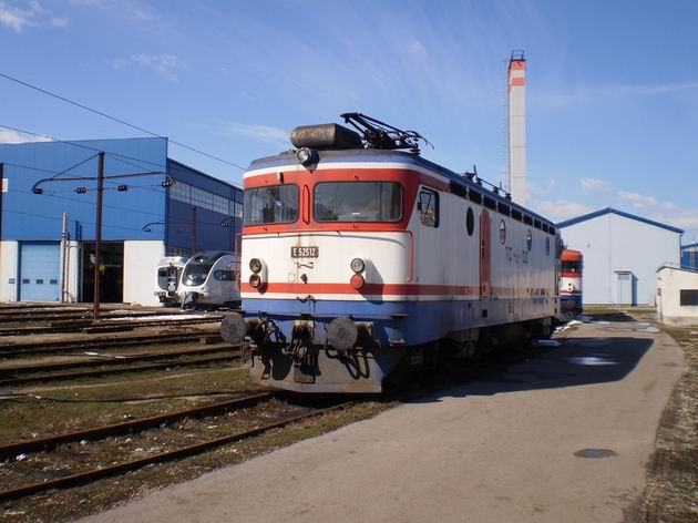 Rajlovac: některé u Končara modernizované lokomotivy řady 441.9 jezdí dosud s označením TCDD. 8.3.2011 © Jan Přikryl