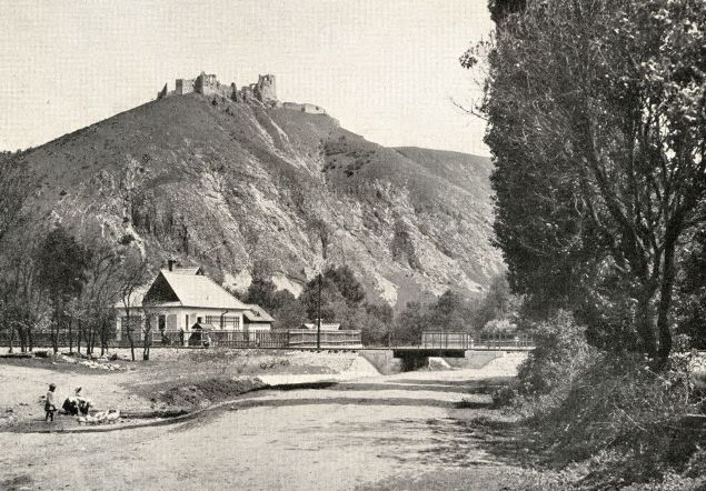 Zastávka Višňové pod Čachtickým hradom, pôvod fotografie: Pamětní spis o stavbě dráhy, září 1929