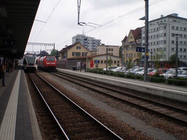 Kreuzlingen: Setkání soupravy DB Regio s jednotkou typu GTW 2/6 společnosti Thurbo. 27.4.2011 © Jan Přikryl