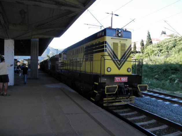Lokomotiva řady 721 v Mostaru s pracovním vlakem. © Aleš Svoboda