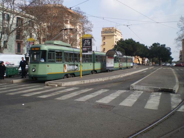 Řím: setkání klasických travají typu TAS na konečné linky 5 Piazza dei Gerani. 4.3.2012 © Jan Přikryl