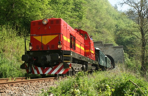 Historický vlak počas fotozastávky pri južnom portáli neresnického tunela, © Igor Molnár