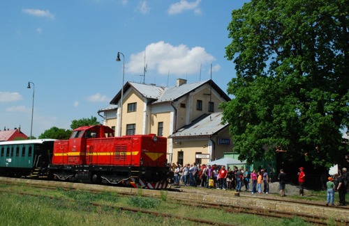 Narodeninový vlak vítajú v Šahách obyvatelia mesta aj s pánom starostom, © Kamil Korecz