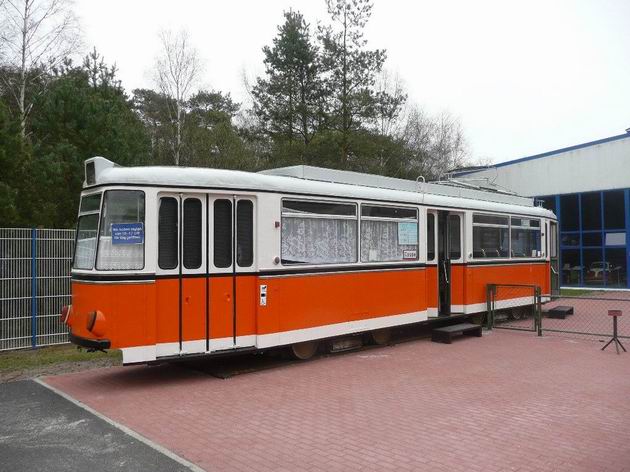 Prora: čtyřnápravová tramvaj Gotha původně jezdila v Berlíně a dnes tvoří vstup do dopravního muzea. 20.4.2012 © Tomáš Kraus