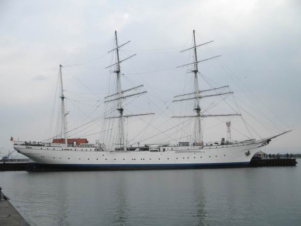 Stralsund: plachetnice Gorch Fock sice pochází až z roku 1933, ale přesto dnes slouží jako muzeum. 21.4.2012 © Aleš Svoboda