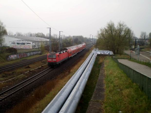 Rostock: souprava vlaku S-Bahn nedaleko zastávky Marienehe pochází kompletně z dob NDR. 21.4.2012 © Jan Přikryl