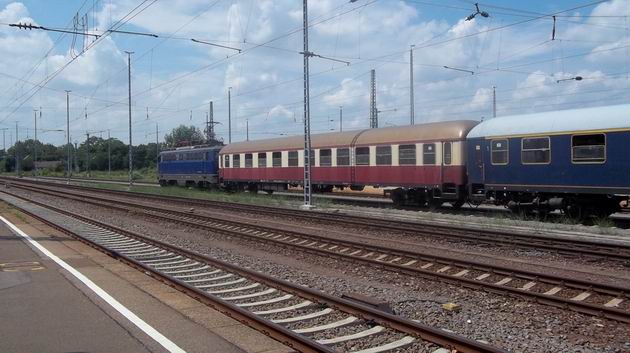 Heilbronn: historická souprava bývalých rychlíkových vozů DB v čele s lokomotivou původní rakouské řady 1042. 5.7.2012 © Jan Přikryl
