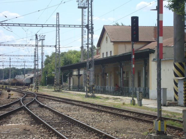 Rovnaký pohľad na starú železničnú stanicu v Trnave dnes. 
