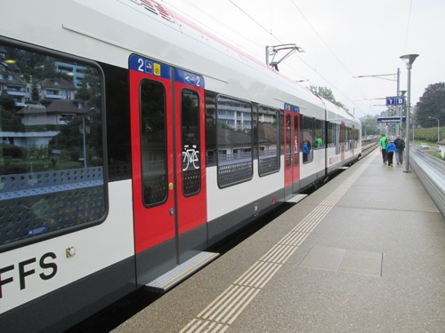 Luzern: S- Bahn linky S3 "Leoš" nás doviezol na stanicu Verkehrshaus 