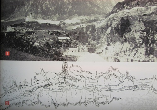 Luzern- panel s výkresom vedenia Gotthardskej trate pri obci Wassen 