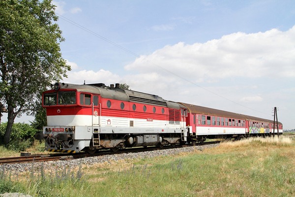 29.6.2014 - Ľudovítová: 750.110 ZSSK s Os vlakom do Nitry a Nových Zámkov © Ľudovít LACKO