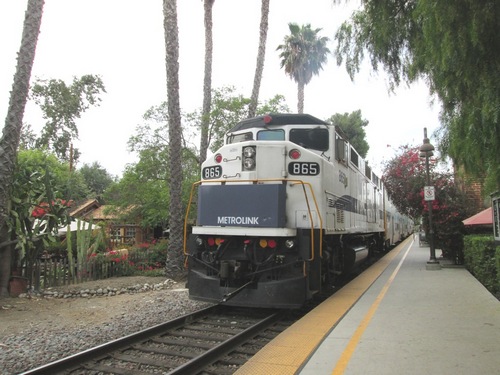 28.6.2015- San Juan Capistrano, CA- Metrolink na konci s lokomotívou #865 © Juraj Földes