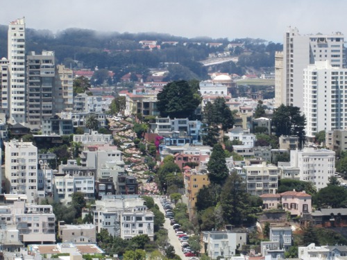 3.7.2015- San Francisco- Pohľad z veže na Lombard Street- najstrmšiu, jednosmernú, ulicu v meste