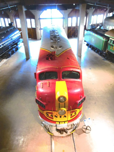 7.7.2015- Sacramento, CA- železničné múzeum- maskot múzea F7A GM, BB, Santa Fé #347C ©Juraj Földes